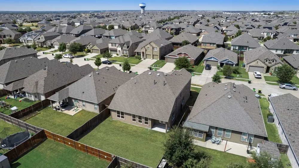 1704 Alton Way Aubrey, TX 76227