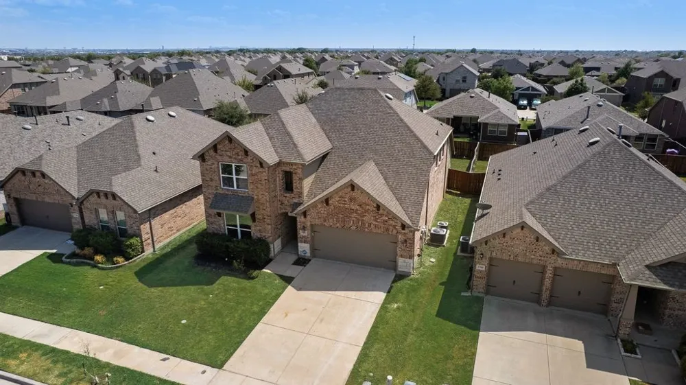 1704 Alton Way Aubrey, TX 76227