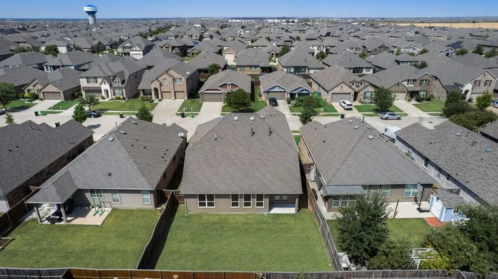 1704 Alton Way Aubrey, TX 76227