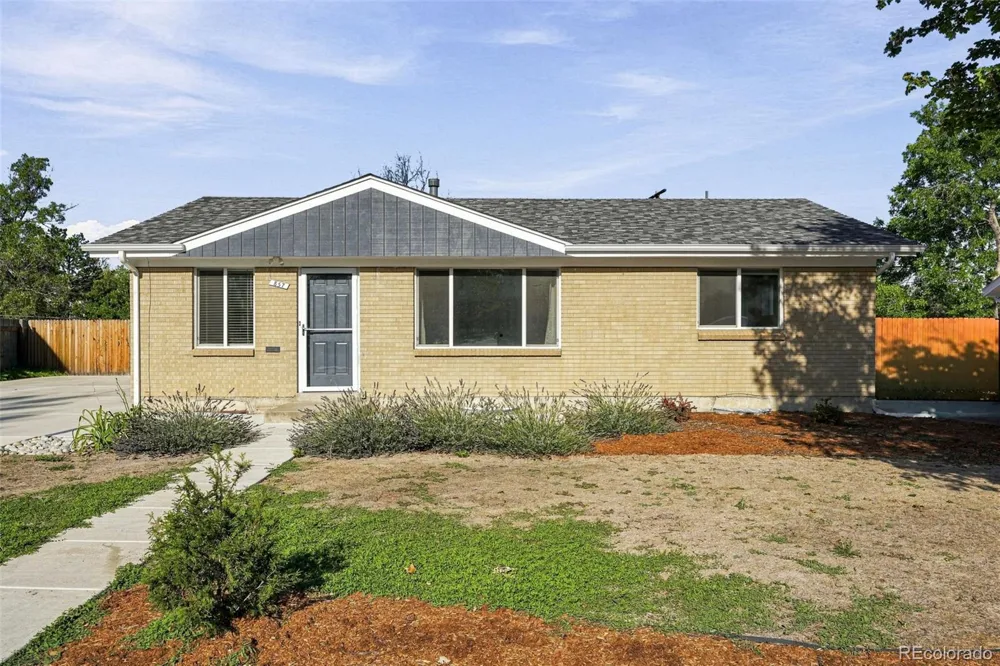 857 Iola Street Aurora, CO 80010