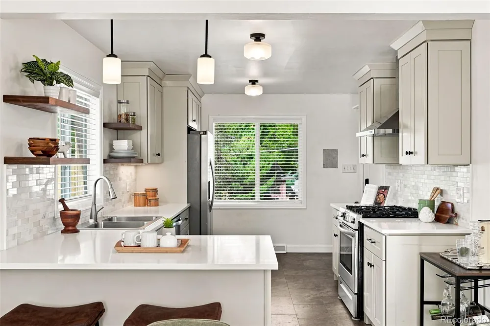 857 Iola Street Aurora, CO 80010