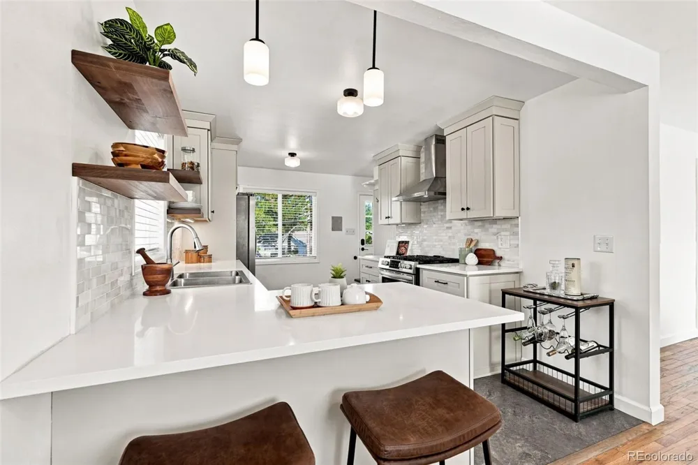 857 Iola Street Aurora, CO 80010