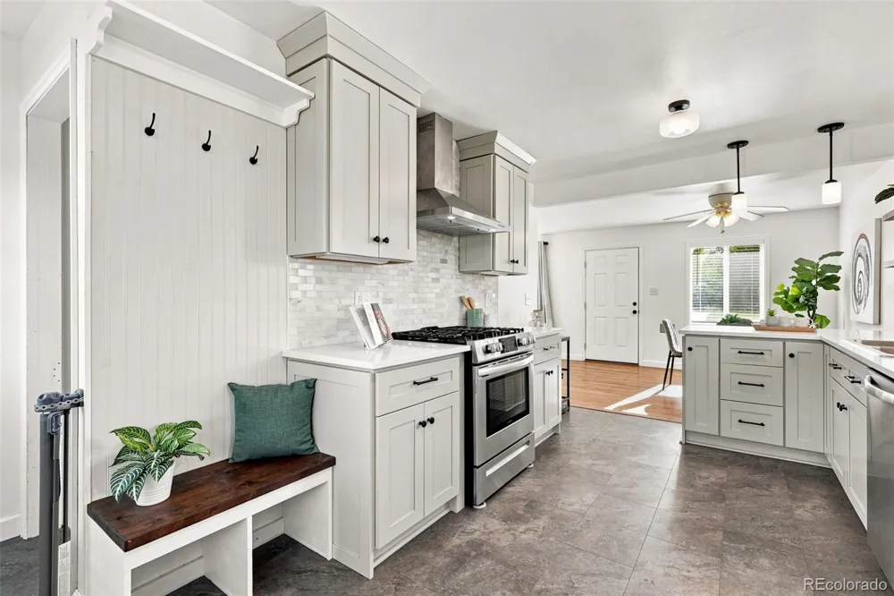 857 Iola Street Aurora, CO 80010