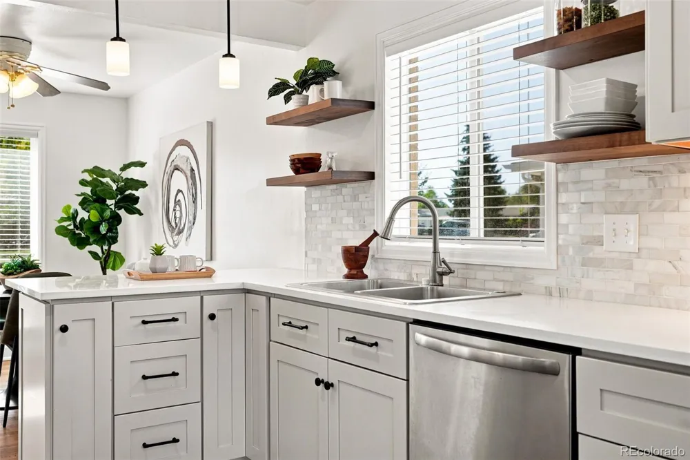 857 Iola Street Aurora, CO 80010