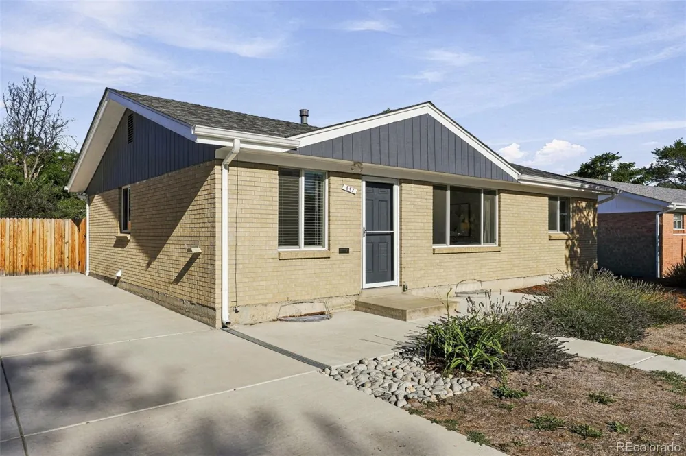 857 Iola Street Aurora, CO 80010
