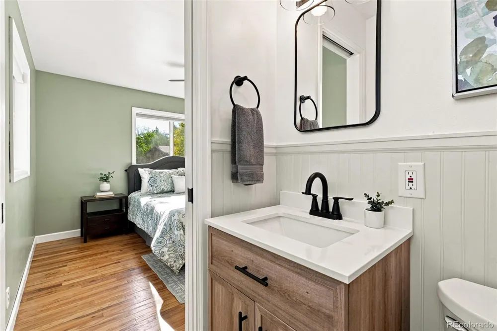857 Iola Street Aurora, CO 80010