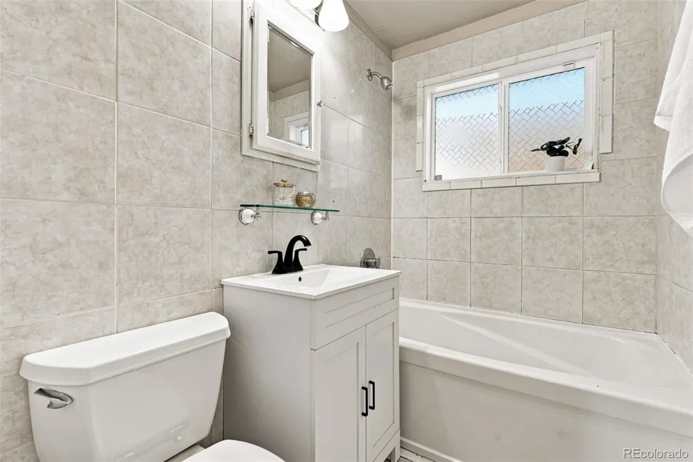 857 Iola Street Aurora, CO 80010