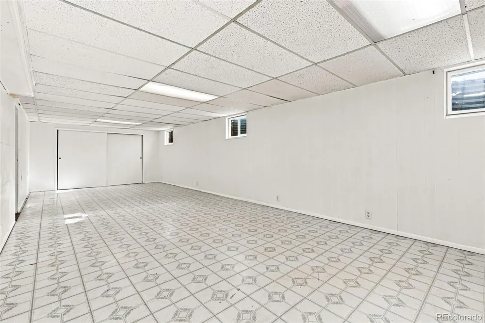 857 Iola Street Aurora, CO 80010
