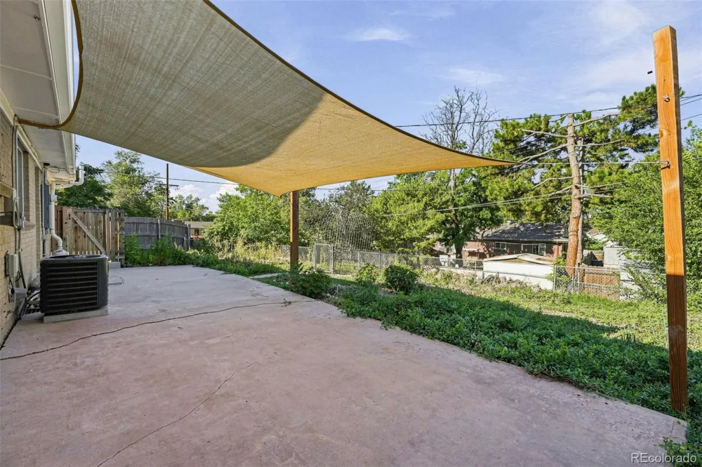 857 Iola Street Aurora, CO 80010