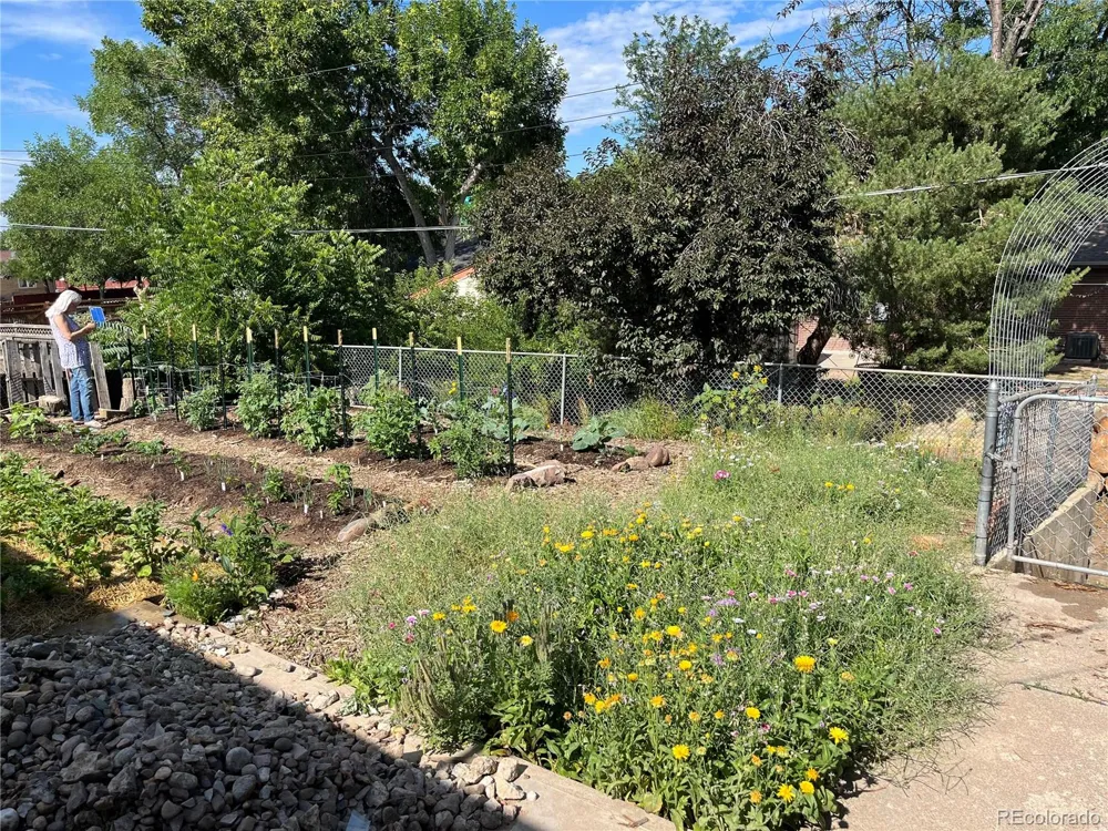 857 Iola Street Aurora, CO 80010