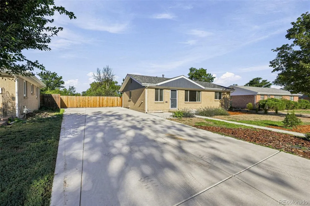 857 Iola Street Aurora, CO 80010
