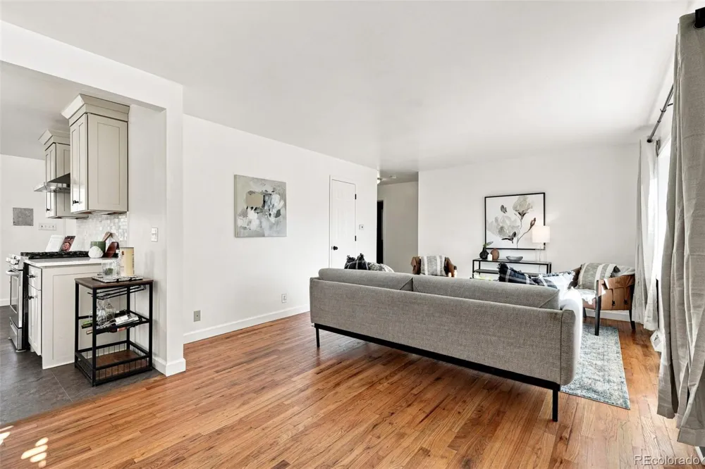 857 Iola Street Aurora, CO 80010