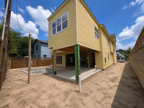 955 W 42nd Street