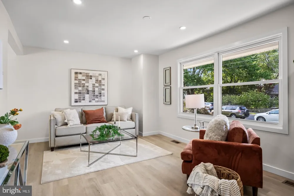 418 KINGSTON DRIVE Cherry Hill, NJ 08034