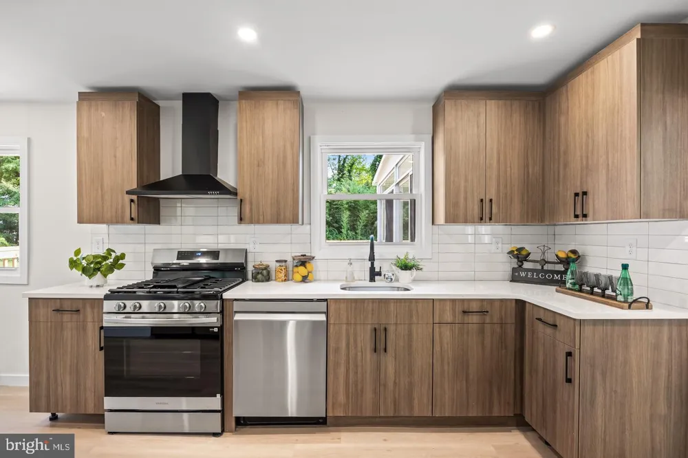 418 KINGSTON DRIVE Cherry Hill, NJ 08034
