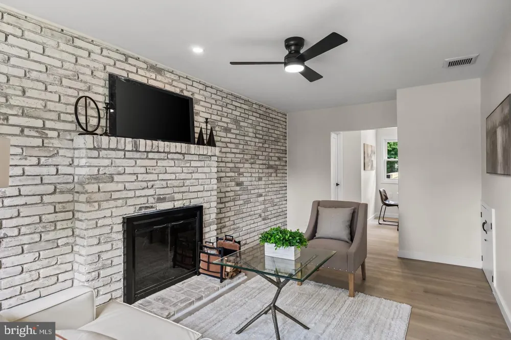 418 KINGSTON DRIVE Cherry Hill, NJ 08034