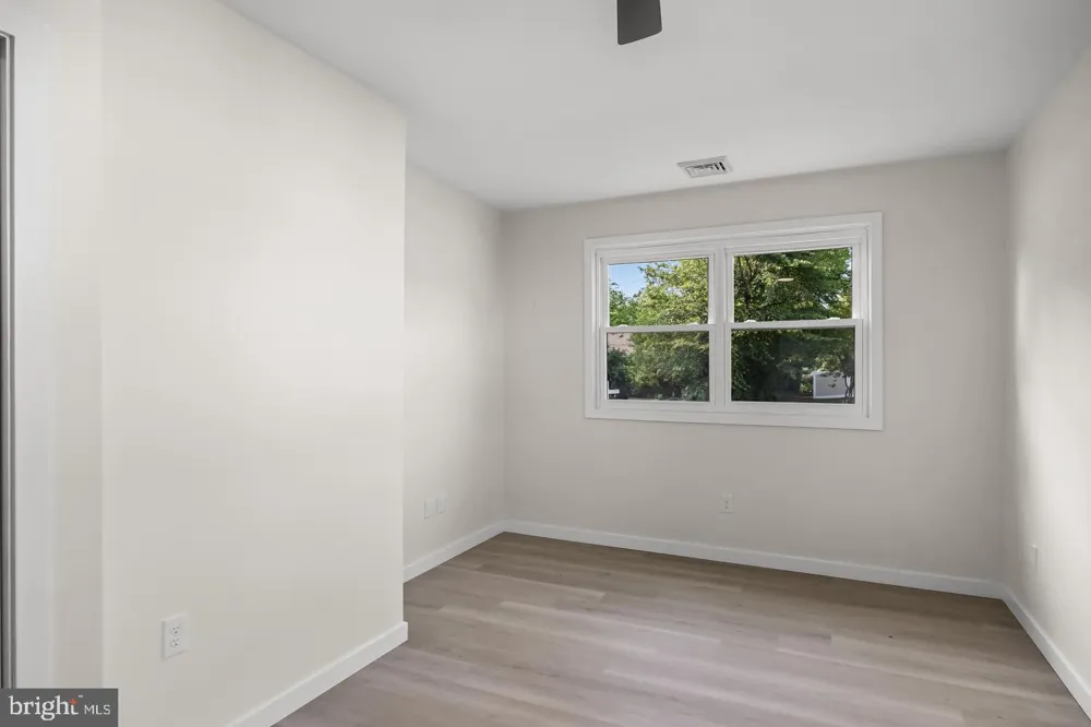 418 KINGSTON DRIVE Cherry Hill, NJ 08034