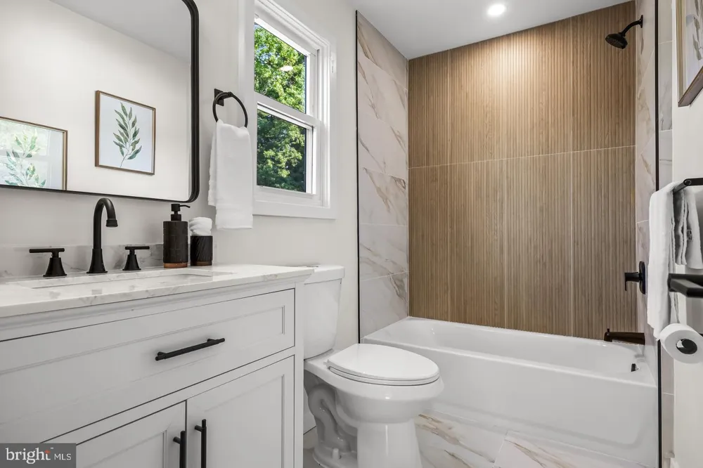 418 KINGSTON DRIVE Cherry Hill, NJ 08034