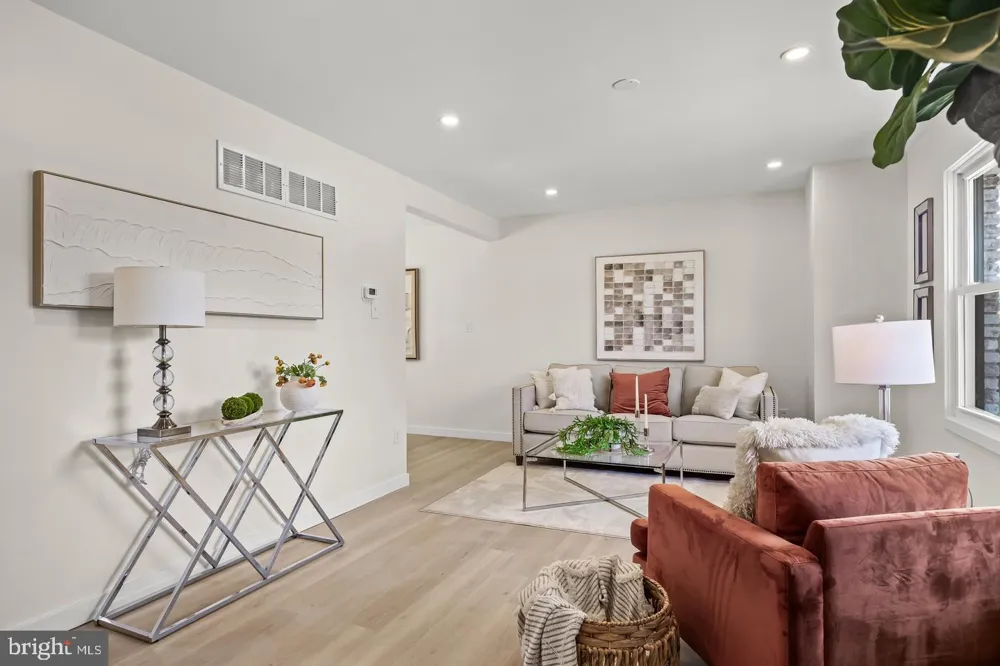 418 KINGSTON DRIVE Cherry Hill, NJ 08034