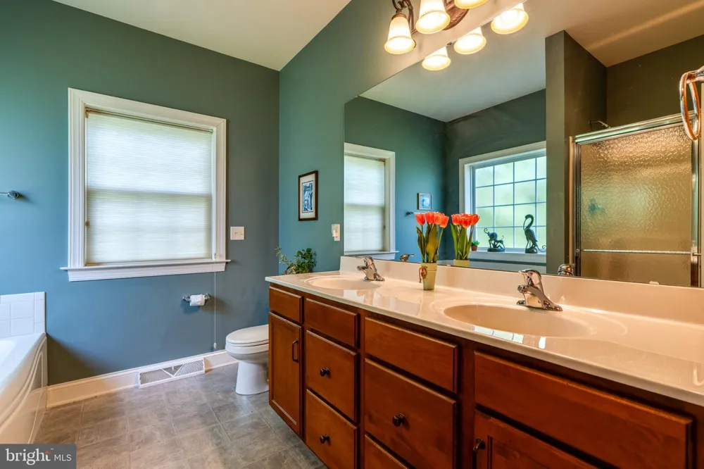 128 KILGANNON LANE Lancaster, PA 17603