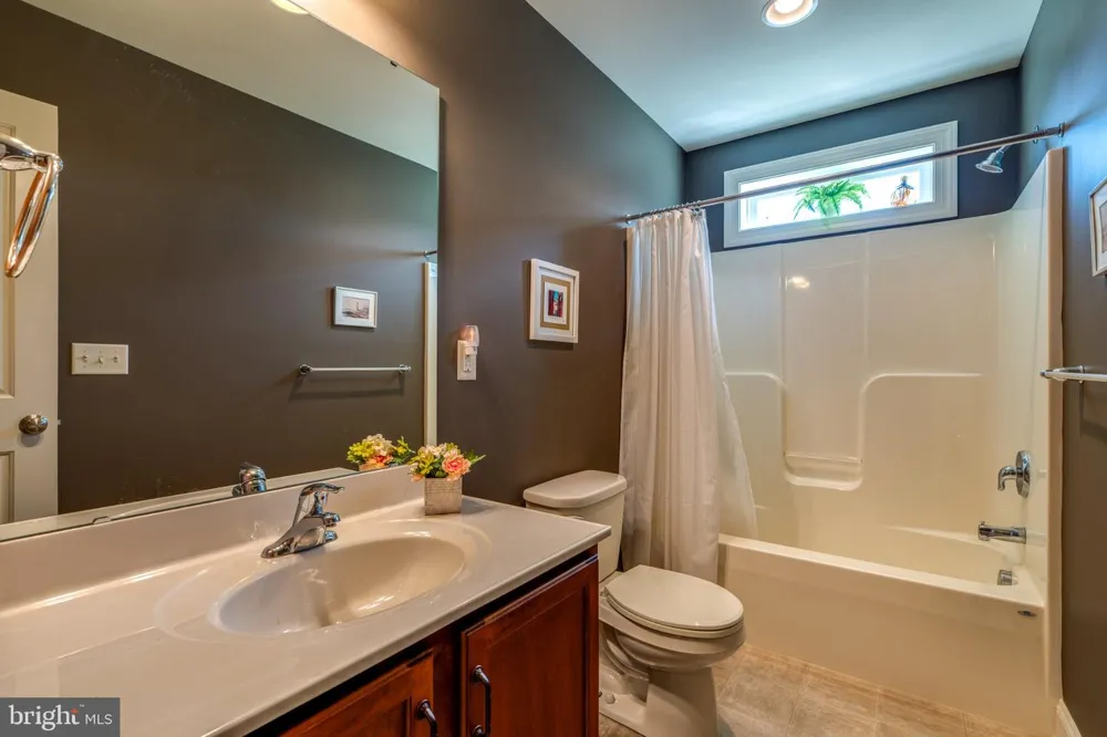 128 KILGANNON LANE Lancaster, PA 17603