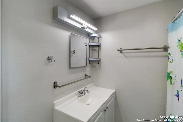 4434 Mountain Pass Von Ormy, TX 78073