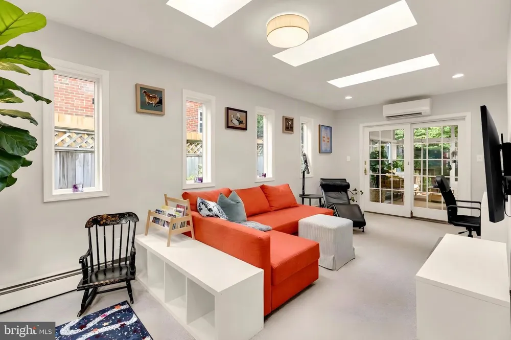 8406 HARTFORD AVENUE Silver Spring, MD 20910