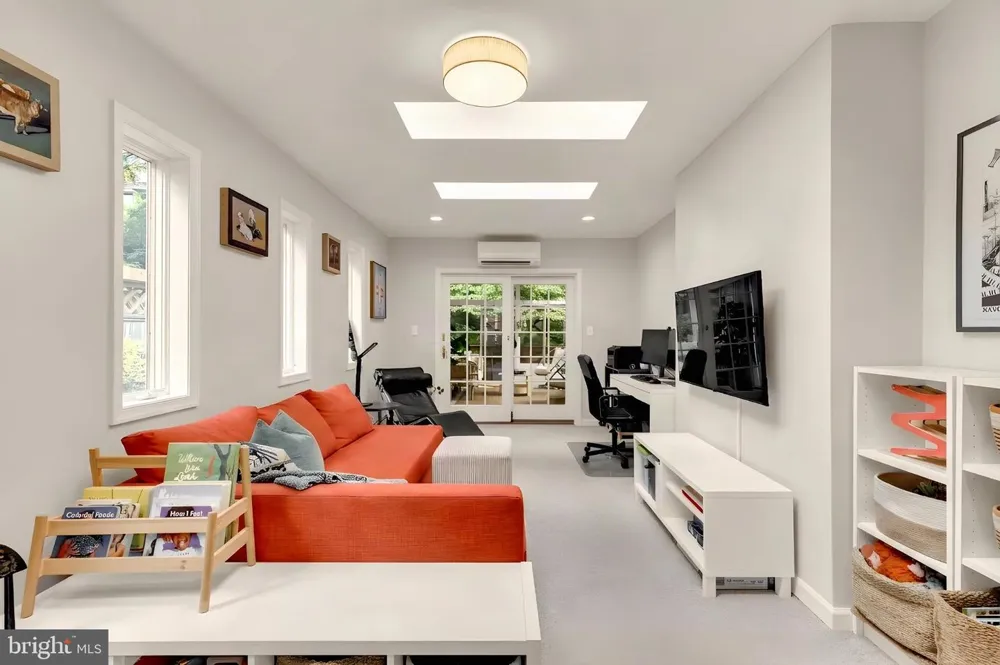 8406 HARTFORD AVENUE Silver Spring, MD 20910