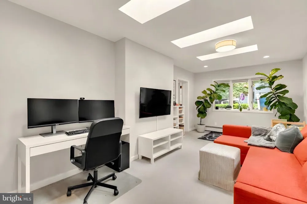 8406 HARTFORD AVENUE Silver Spring, MD 20910