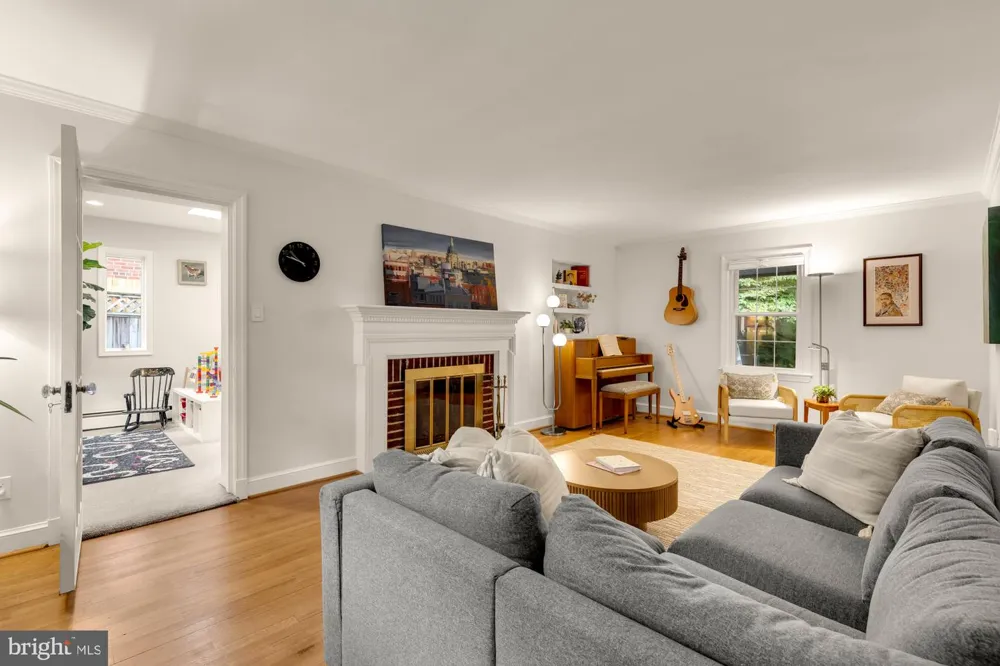 8406 HARTFORD AVENUE Silver Spring, MD 20910
