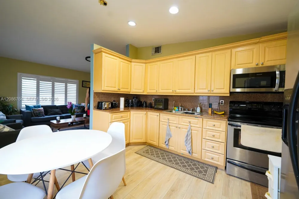 358 E 45th St Hialeah, FL 33013