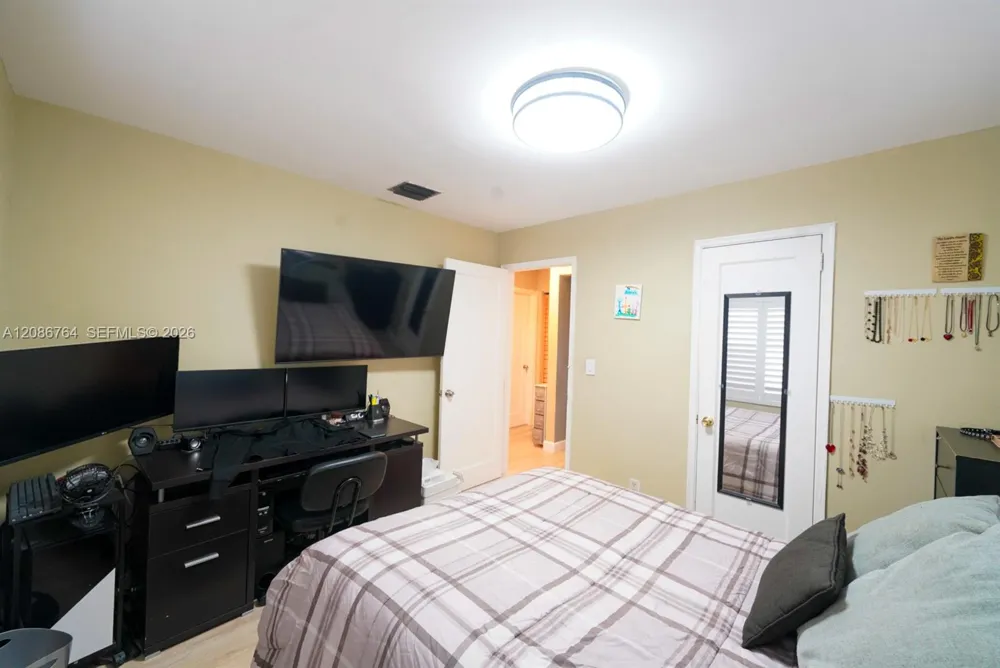 358 E 45th St Hialeah, FL 33013