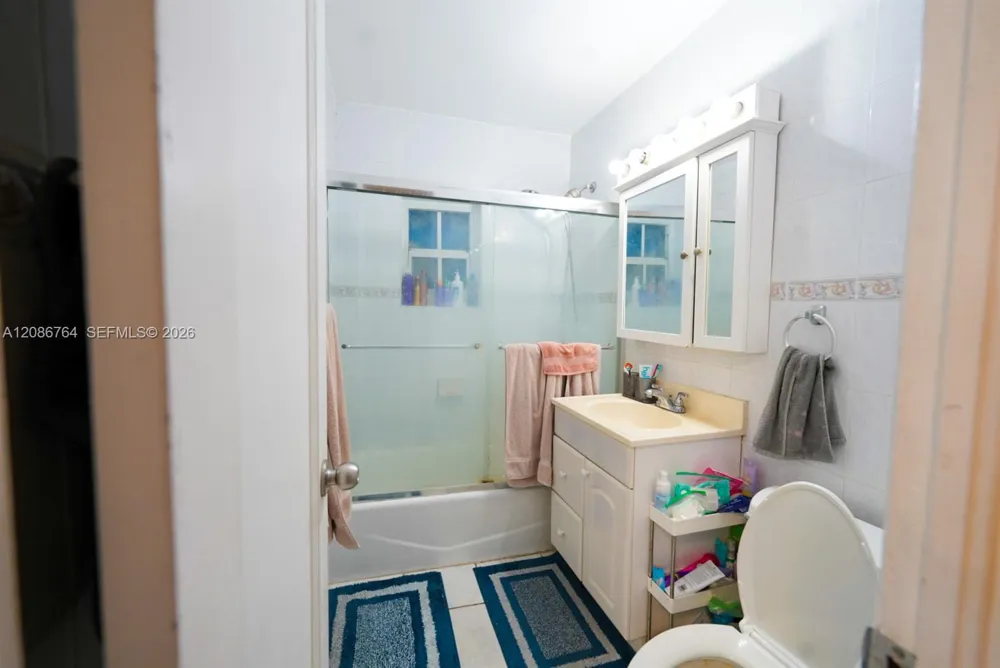 358 E 45th St Hialeah, FL 33013