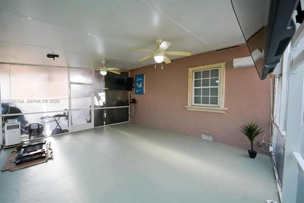 358 E 45th St Hialeah, FL 33013