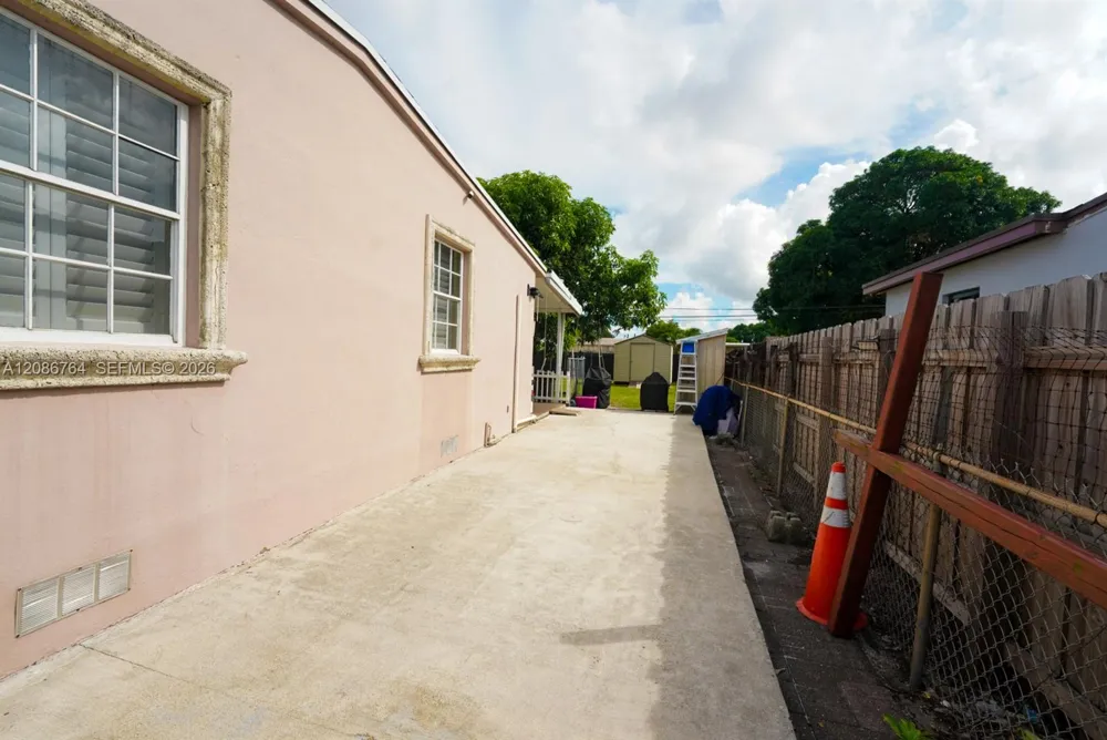 358 E 45th St Hialeah, FL 33013