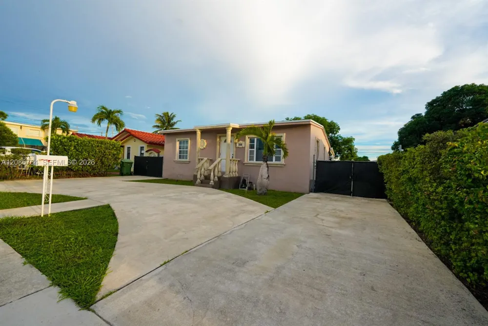 358 E 45th St Hialeah, FL 33013