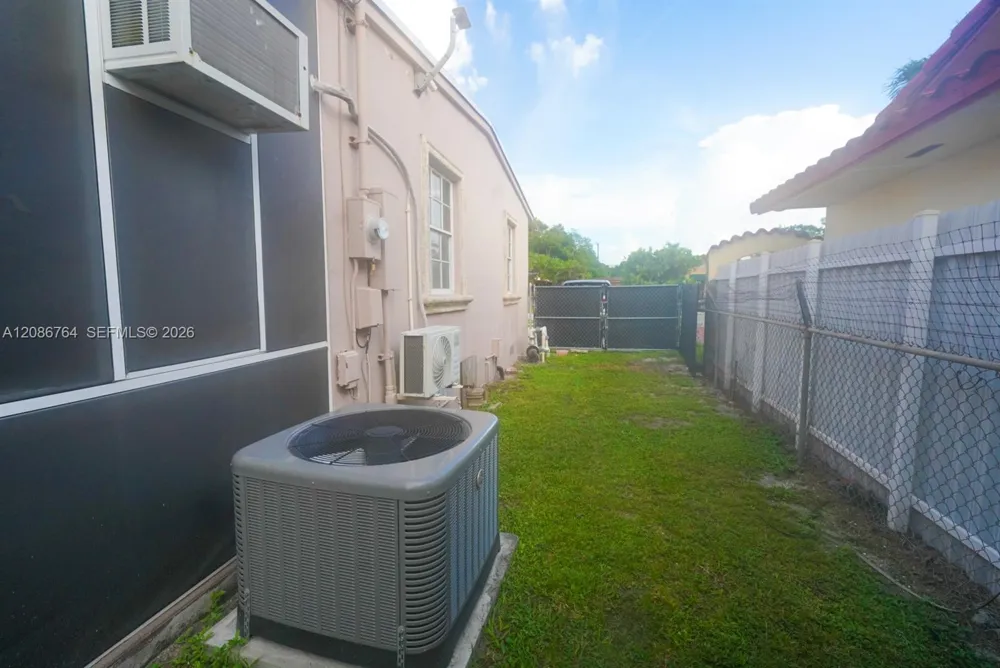 358 E 45th St Hialeah, FL 33013