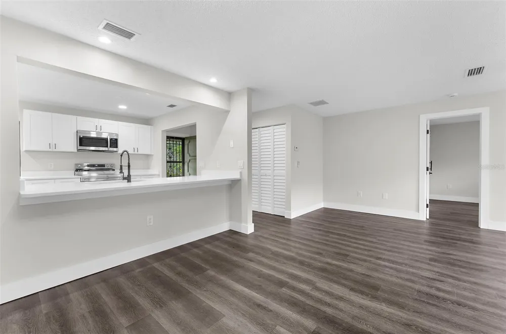5014 BARRINGTON CIRCLE #2102 Sarasota, FL 34234