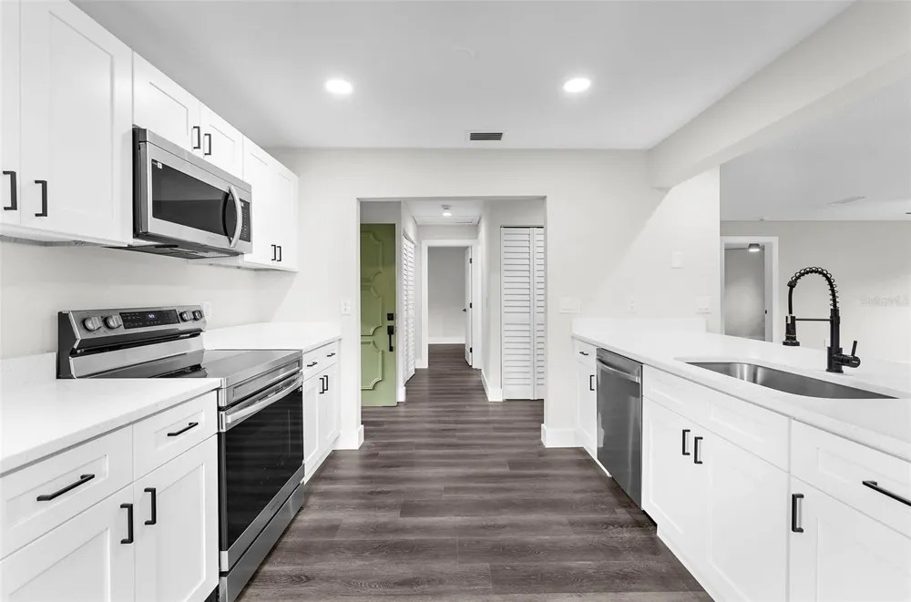 5014 BARRINGTON CIRCLE #2102 Sarasota, FL 34234