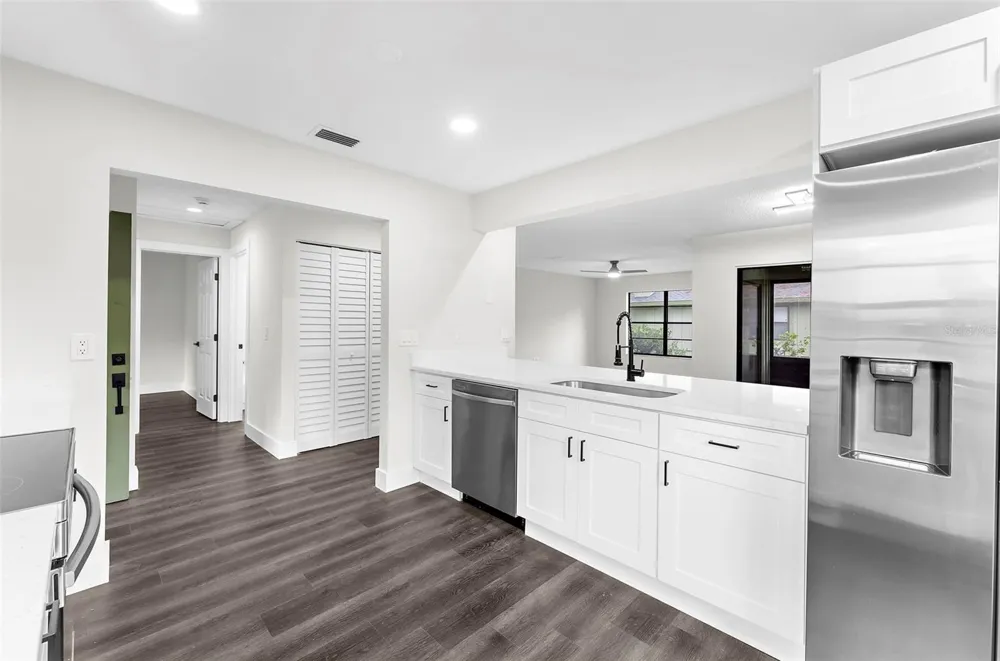 5014 BARRINGTON CIRCLE #2102 Sarasota, FL 34234