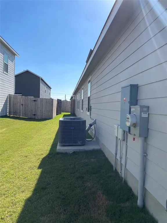 212 Marty Allen Loop Jarrell, TX 76537
