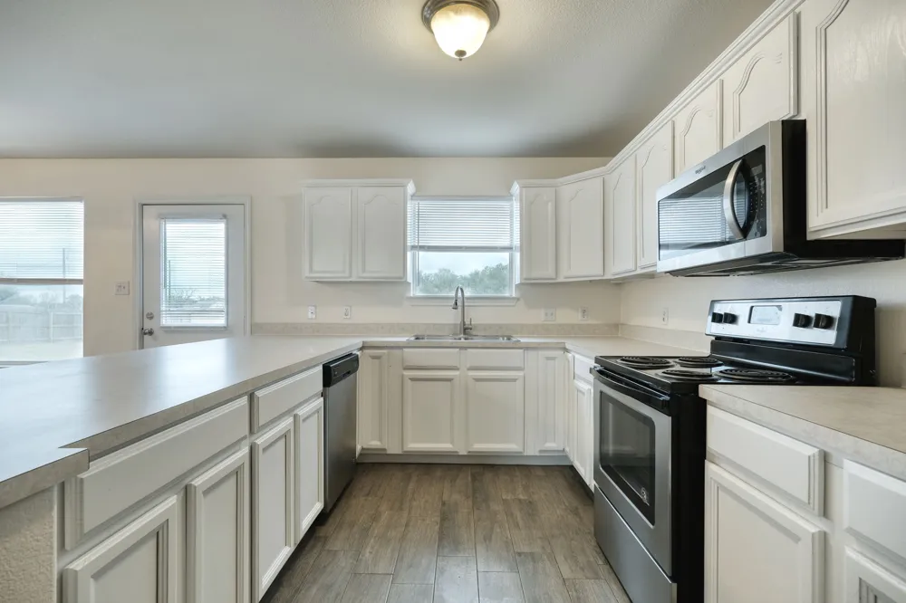640 Fallen Oak Drive Bertram, TX 78605