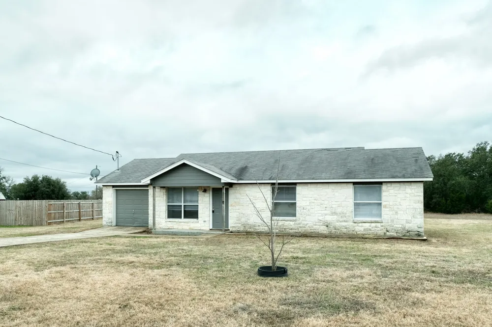 640 Fallen Oak Drive Bertram, TX 78605