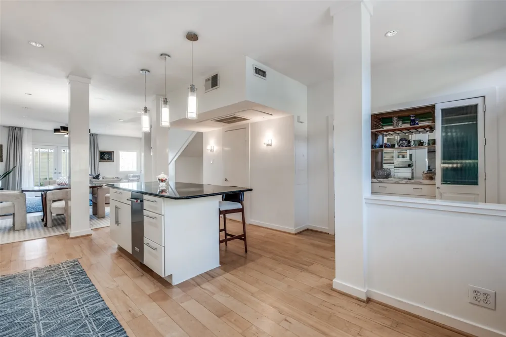 7404 W Northwest Highway #3 Dallas, TX 75225