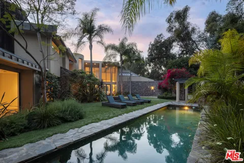 1060 E Oakmont Drive