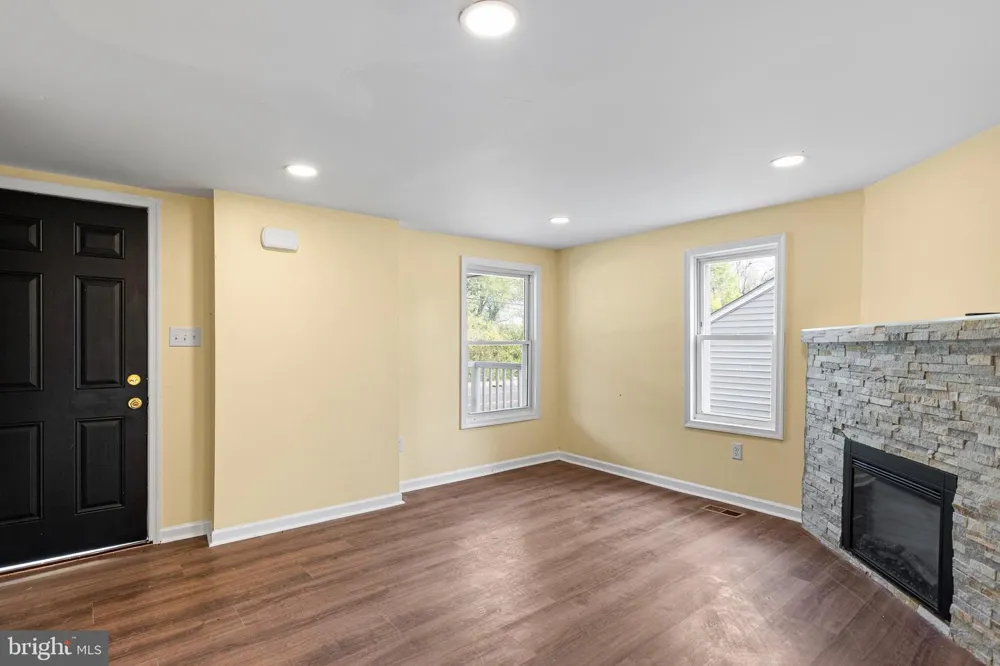 30 E MAIN STREET Christiana, DE 19702