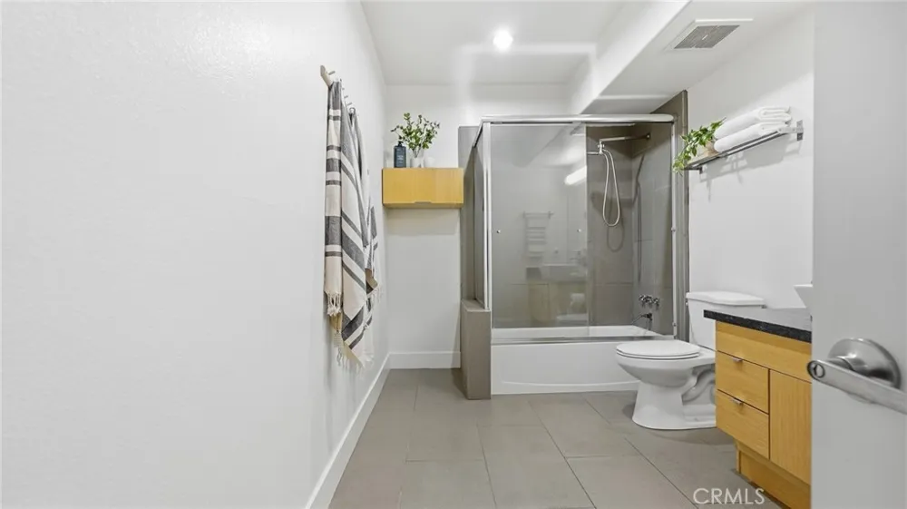 5232 Satsuma North Hollywood, CA 91601