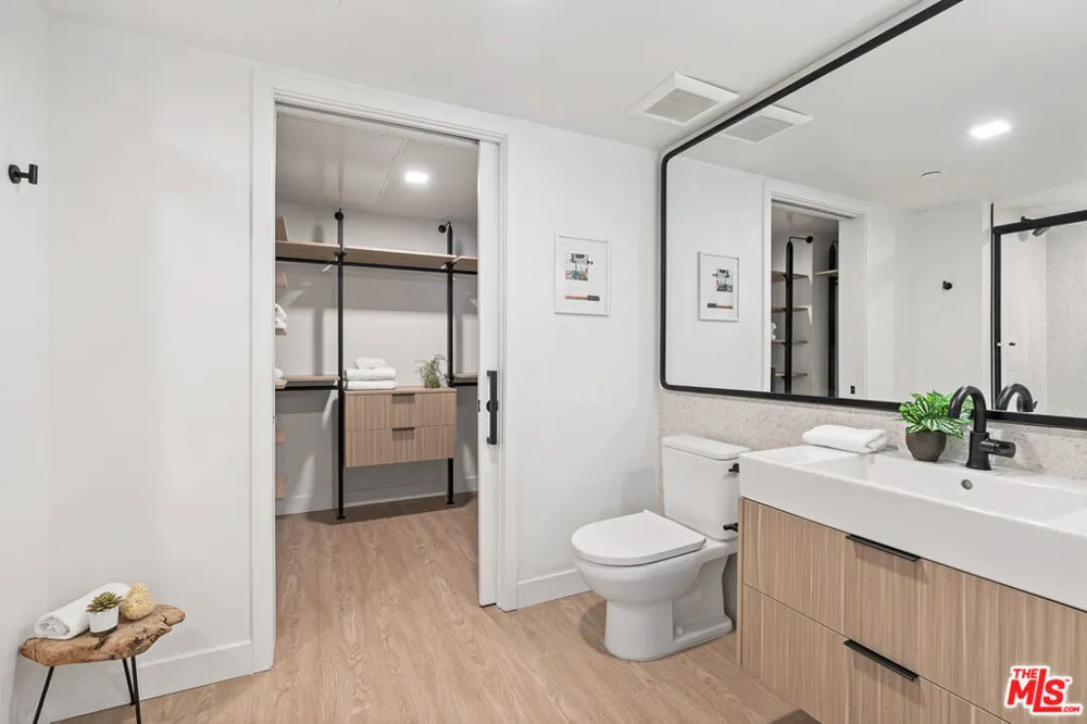 3667 Keystone Avenue #232 Los Angeles, CA 90034