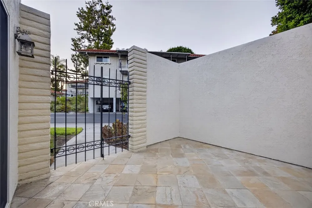 2262 Via Puerta #D Laguna Woods, CA 92637