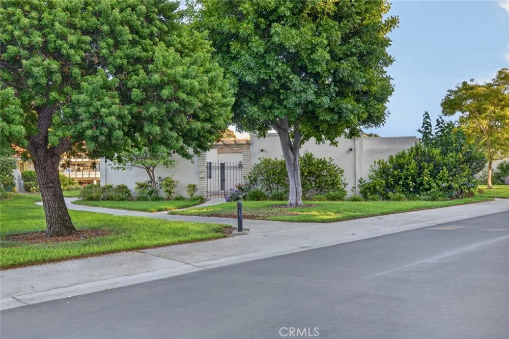 2262 Via Puerta #D Laguna Woods, CA 92637